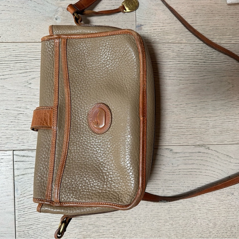 Vintage dooney and bourke crossbody tan bag